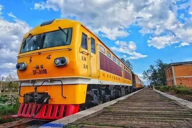 中国最慢的火车，比自行车还慢，却还是一票难求