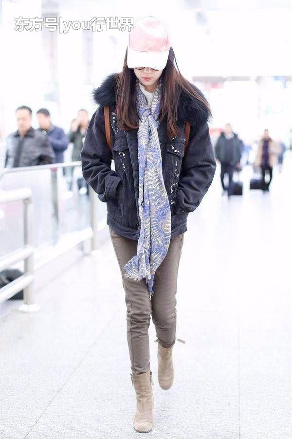 陈都灵再也不是那个“小耳朵”了，居然穿了条都可以拖地的长裤子