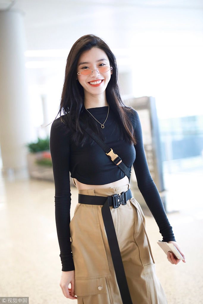 奚梦瑶性感大裸背 胸型完美身材好到爆