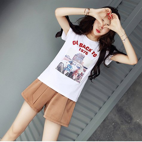 T恤这样穿的都是女神,清新有气质,你是下面哪一款呢