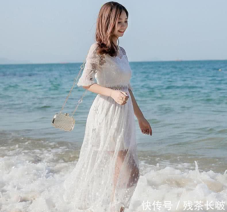 # 美女#走到哪都是她的舞台，街拍：美女穿衣性感时尚