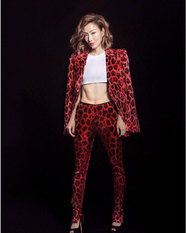 欧美“网红”超模扎堆时装周, 束腰透视装, 撞衫郑秀文