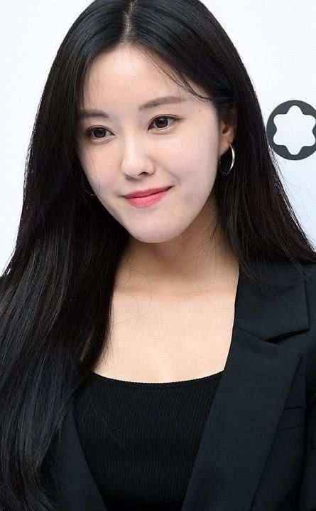 朴孝敏穿渔网高跟鞋, 李宣美把高跟鞋当拖鞋穿, 网友: 还是你们会