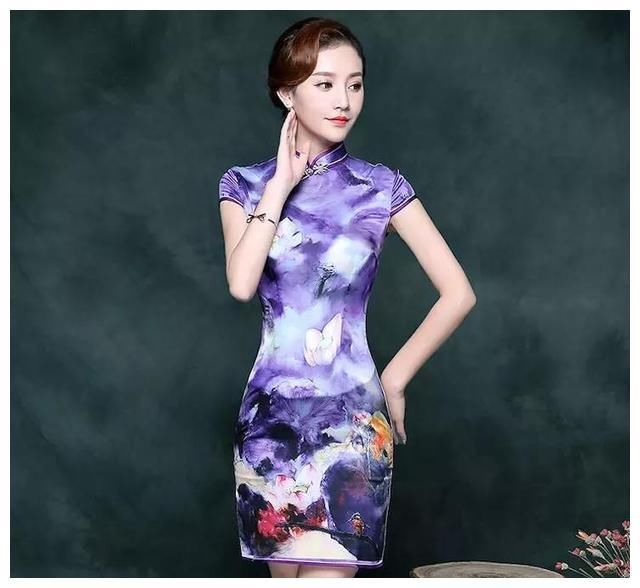 当高贵的紫色有优雅的旗袍相结合，会绽放出不一样的精彩！