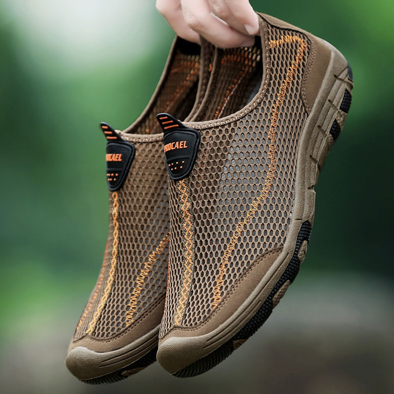 立秋了，别再穿凉鞋!时下最流行“瓢鞋”，清爽透气不累脚