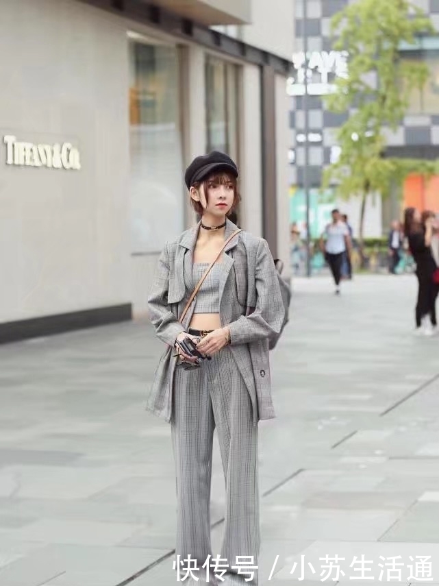  【清纯】街拍：清纯的美女，在阳光照耀下，更加迷人