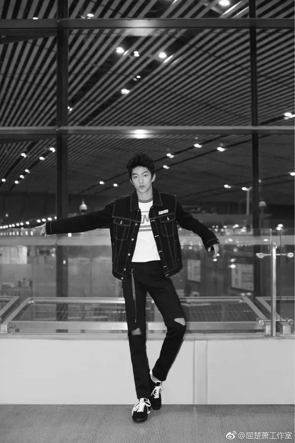 你的穿搭过时啦!跟戚薇、屈楚萧学最潮穿法，分分钟朋友圈点赞过