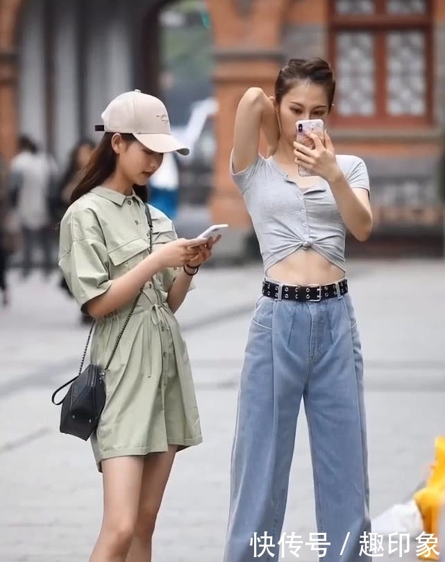 着不一样:大长腿女孩总是很任性,裤子比矮个子闺蜜长3倍,意外腿一样长!