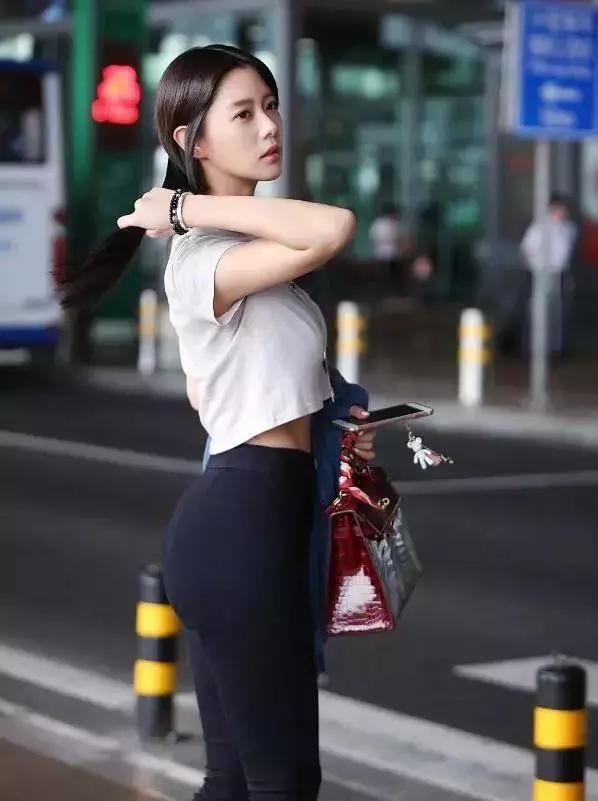 《情圣》里的李成敏，一袭红裙惊艳了多少人？