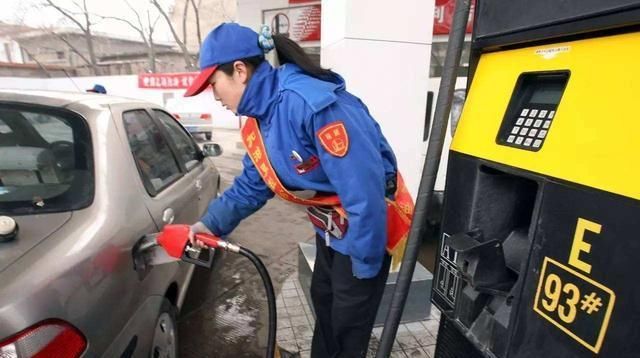  「严令」乙醇汽油国外严令禁用，为啥我国还大力推广？专家：我