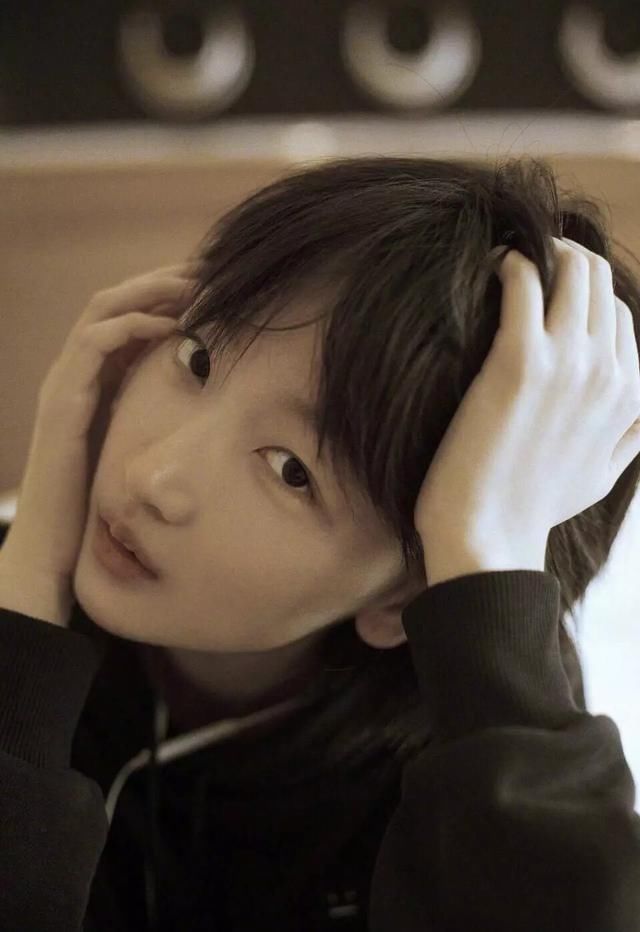 女明星不画眼妆是啥样?孙俪像个清爽少年，刘诗诗瞬间老了十岁!