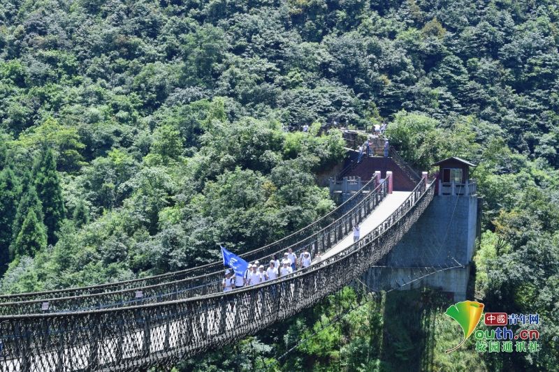 重走长征路，永铭娄山情