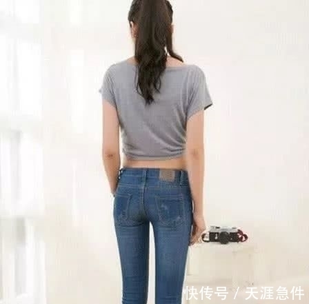 穿搭：尽显高雅动人，网友：非常美，女神风格穿搭“极具魅力”的牛仔裤
