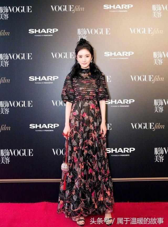 明星也会穿错衣，杨幂老10岁，热巴变水桶腰，高圆圆让人接受不了