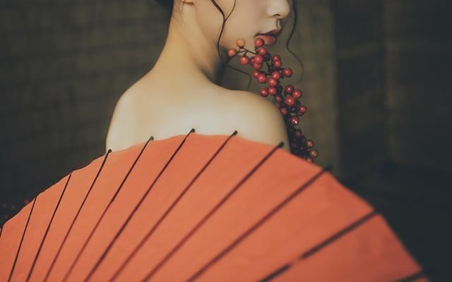 报告军长，外头谣传我们有一腿!他缓身站起，那我们坐实这个谣言