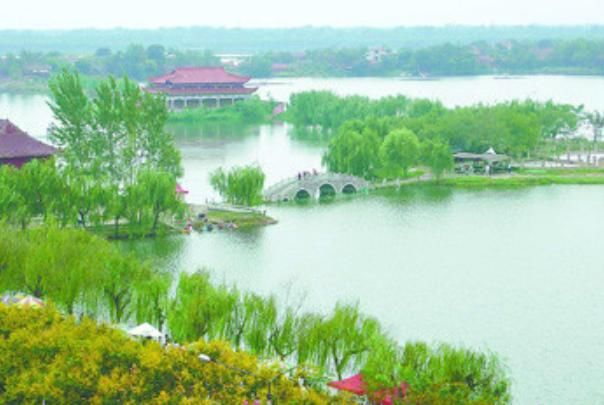  夏邑县■中国“奇葩”的火车站，到站了还没人敢下车，乘客都笑