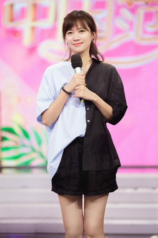 徐静蕾认真打扮一下,真是大变样!之前油腻的大妈,变身小仙女!