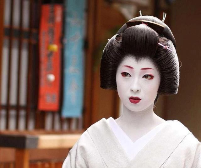  #误区#天天用化妆水,你真的用对了吗原来化妆水有这么多使用误区!
