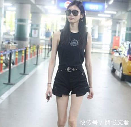 奚梦瑶近照曝光，一身黑衣瘦成“纸片人”！