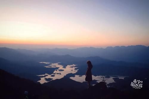 这才是广西未开发秘境，绝美的高山草原....免费！烧烤露营看星星