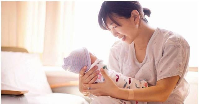  「宝宝」给宝宝买枕头，认准年龄是关键，1岁前这3个时段应“换枕头”