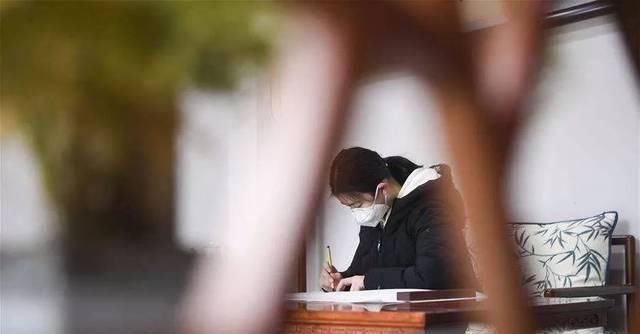 「书法家」感到无聊时,写写字吧!