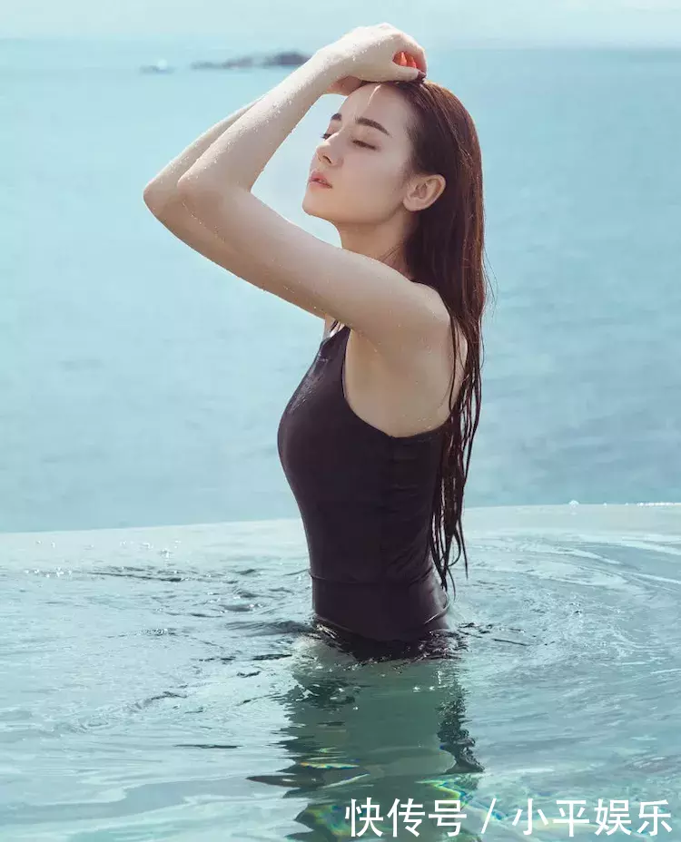 迪丽热巴穿泳衣，简直就是出水芙蓉啊，这身材大幂幂服气啊！