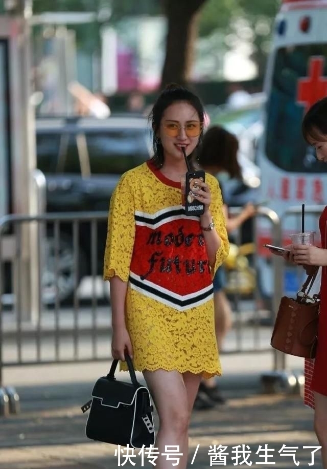  『焦点』美女搭配高跟鞋，走到哪里都是焦点