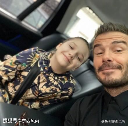 时装周■贝嫂品牌依旧极简风，小七从小可爱到大，贝克汉姆一家亮相时装周