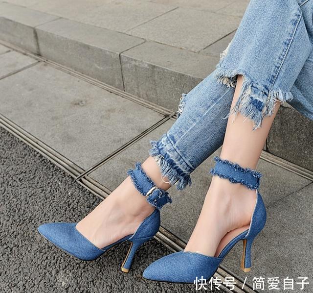  「丝网」喜欢新鲜事物，牛仔布、透明丝网、亮片高跟鞋才能凸显水瓶女个性