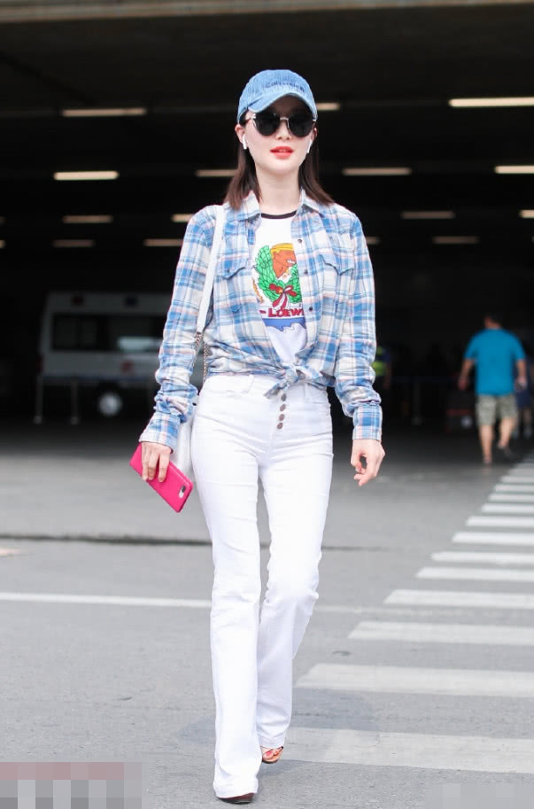 没舒畅的身材真别穿白牛仔裤，像张雪迎一样穿成买家秀就太尴尬了