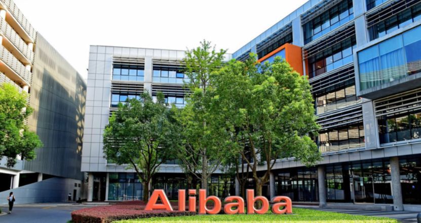 曾救马云于危难中，如今却花光运气欠债累累，靠售卖阿里股份还债