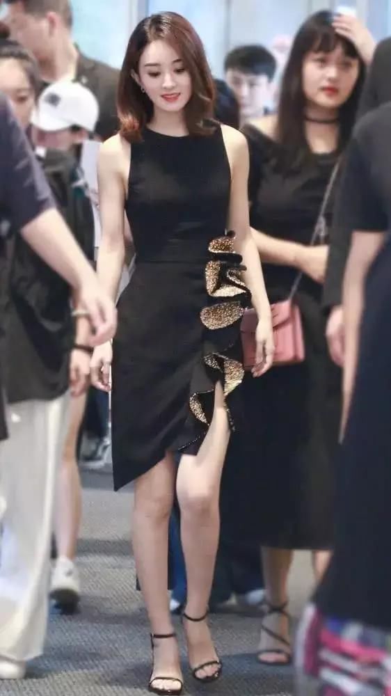 赵丽颖满血回归美开挂一路碾压众女星，但是遇到Baby却慌了