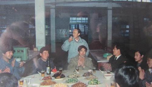 30年前的年夜饭，和现在比差距一目了然，你怀念吗？
