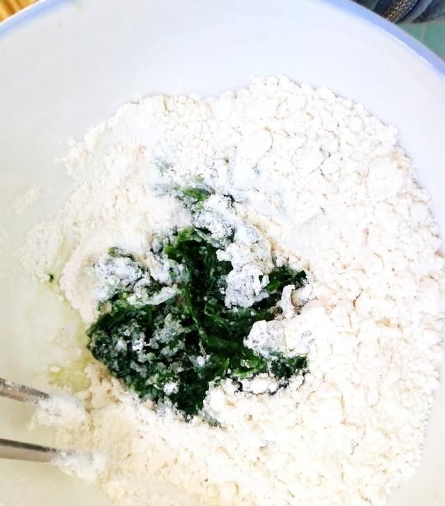 蔬菜:孩子不爱吃蔬菜怎么办?教你一招,不用料理机也能做蔬菜面!