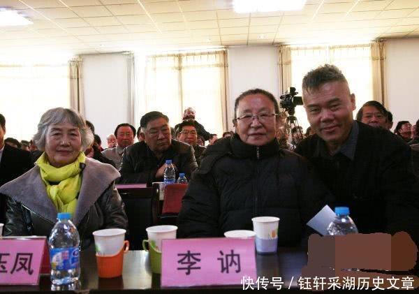 机要秘书张玉凤与李敏、李讷、毛新宇的合影照，晚年的她气质优雅