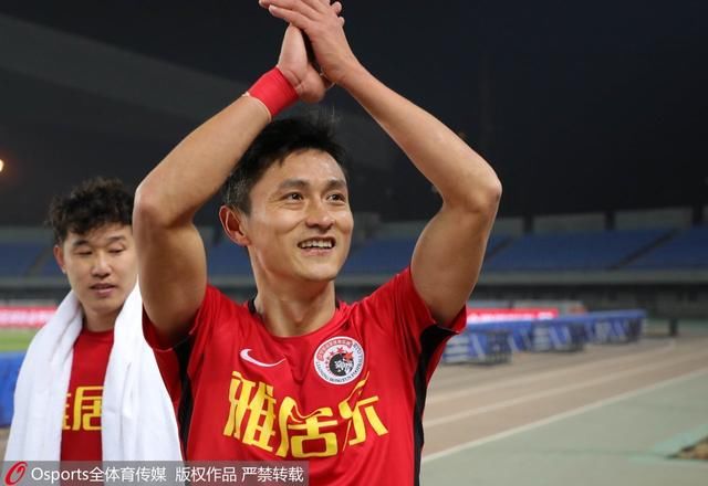  球队■沪媒：辽足球员熊飞无奈滞留武汉，被球队拖欠百万薪水