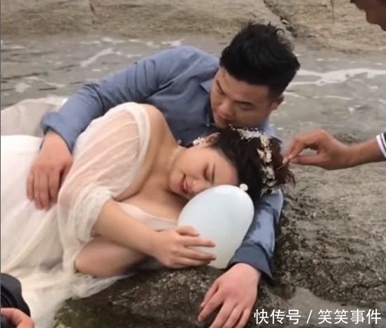  [摄影师]新娘抱着装满水的气球拍照，当助理刺破，抓拍到华丽画面！