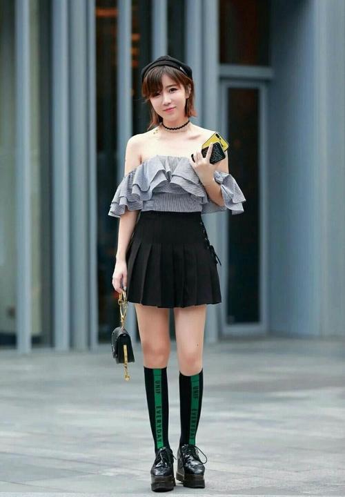 街拍:好个青春靓丽的美女！