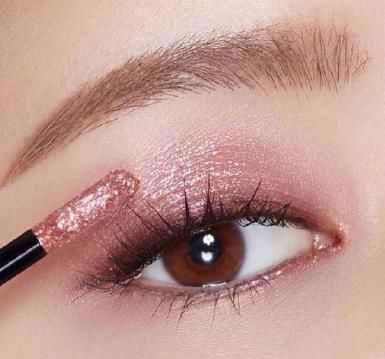 将银河画在了眉眼间，bulingbuling眼妆超惊艳，日常淡妆也适合！