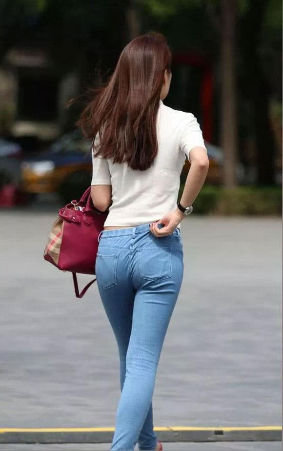 紧身裤减龄显年轻，尽显妹子曼妙身姿，让你潮流又抢眼