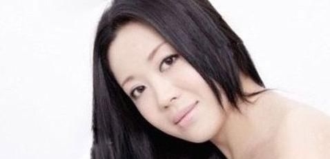  赵本山@他是王小利的老婆，剧中却是谢广坤的女儿，如今一家恩爱幸福