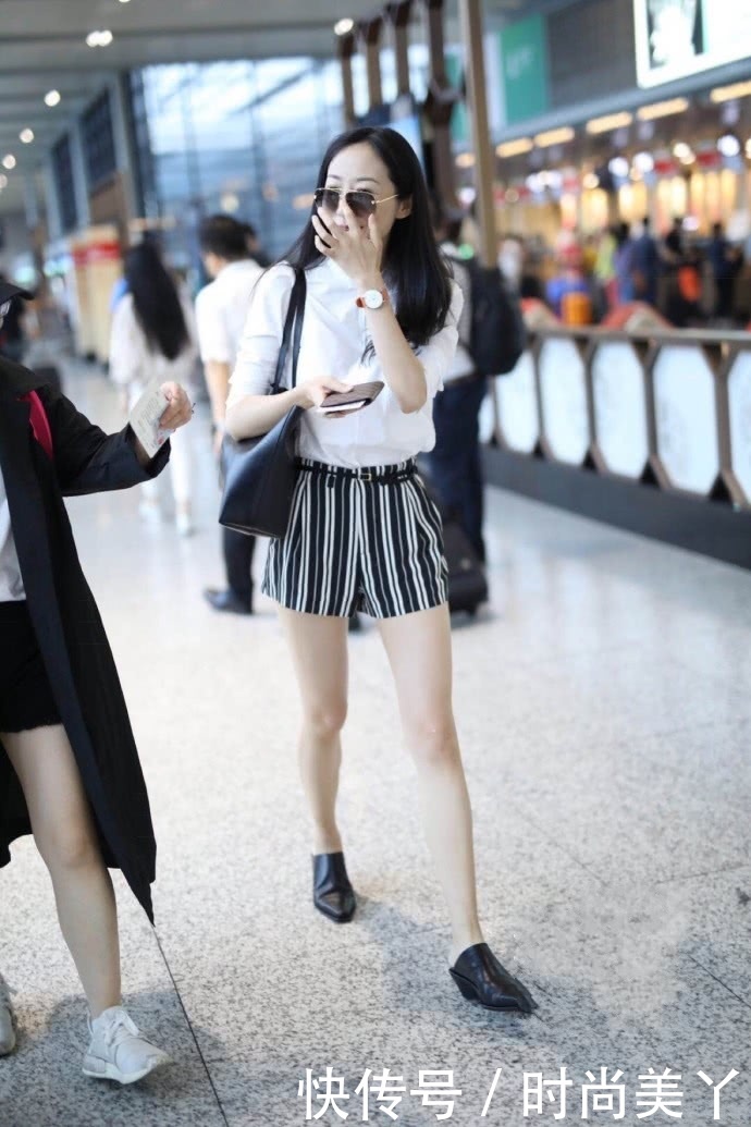 韩雪再次惊艳众人!连衣裙就靠在腰上打结固定住,网友:会玩!