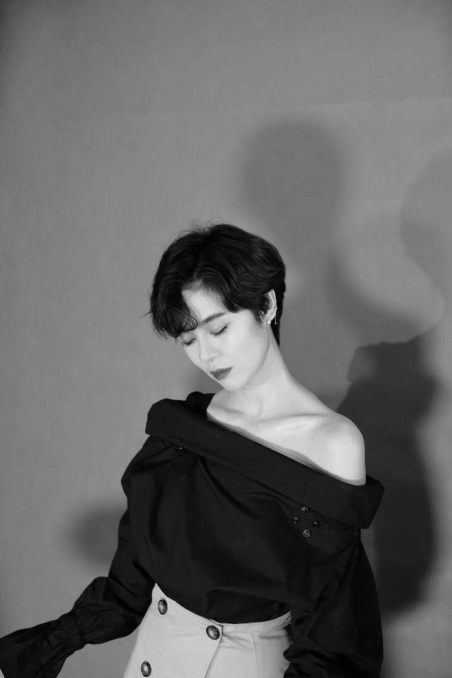 郁可唯花絮来袭，一字肩真好看，我也要来一身