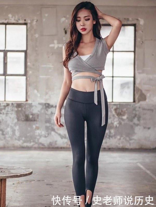 小清新白皙的打底裤美女，凸显纤细小蛮腰，回头率特别高！