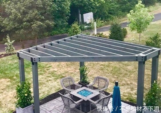 「实用」院子别弄啥小花园了!看看人家搭个三角廊架,美观实用那叫一个爽
