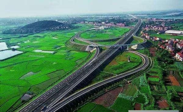  [唯一]中国唯一坐拥4条高速3条铁路2个火车站1个机场的“贫困县