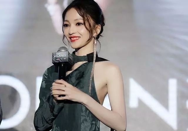 张韶涵身穿中国风开衩裙尽显好身材,网友:真的已经37岁了吗?