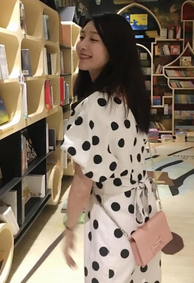 「 看起来」裁成2cm的后跟，再也不怕摔倒了！，江疏影嫌鞋子的后跟太高