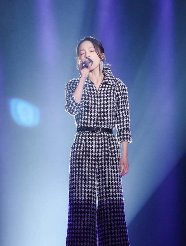 张韶涵只不过穿了一条连体裤，身高从158秒变178，气场全开